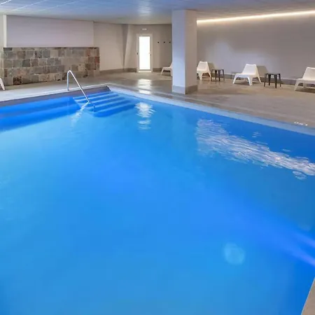 Apartment In Near & Center *